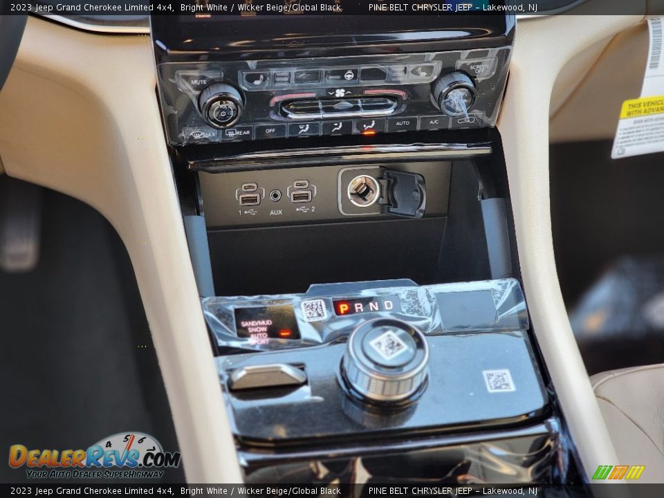 2023 Jeep Grand Cherokee Limited 4x4 Shifter Photo #11