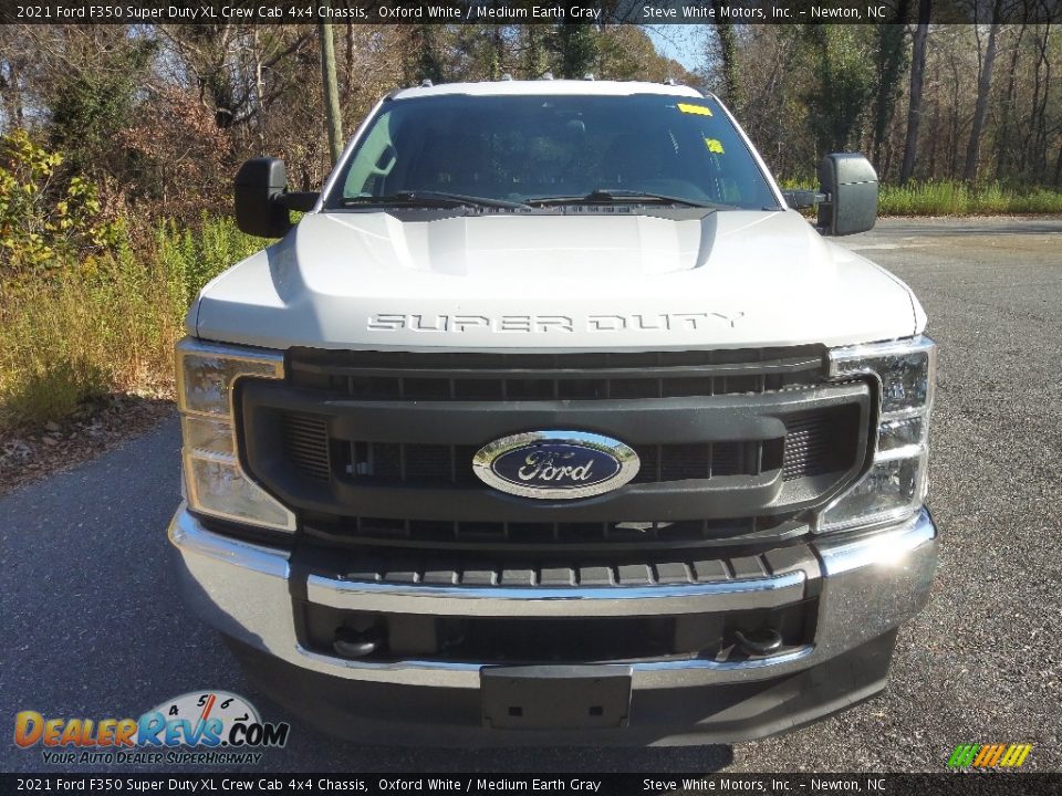 2021 Ford F350 Super Duty XL Crew Cab 4x4 Chassis Oxford White / Medium Earth Gray Photo #4