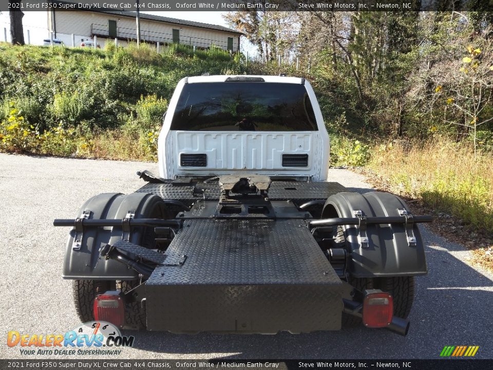 2021 Ford F350 Super Duty XL Crew Cab 4x4 Chassis Oxford White / Medium Earth Gray Photo #9