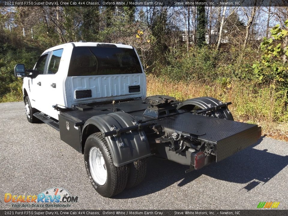 2021 Ford F350 Super Duty XL Crew Cab 4x4 Chassis Oxford White / Medium Earth Gray Photo #10