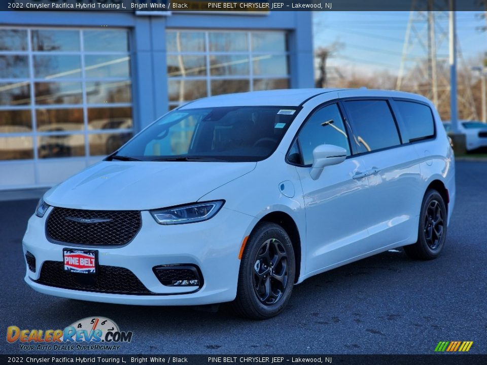 2022 Chrysler Pacifica Hybrid Touring L Bright White / Black Photo #1