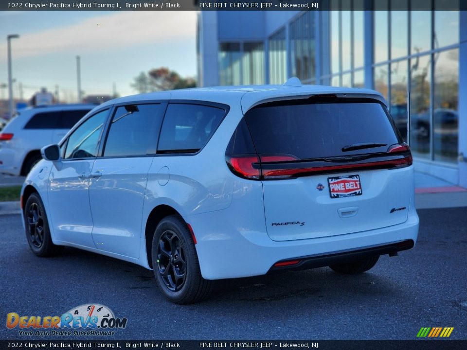 2022 Chrysler Pacifica Hybrid Touring L Bright White / Black Photo #4