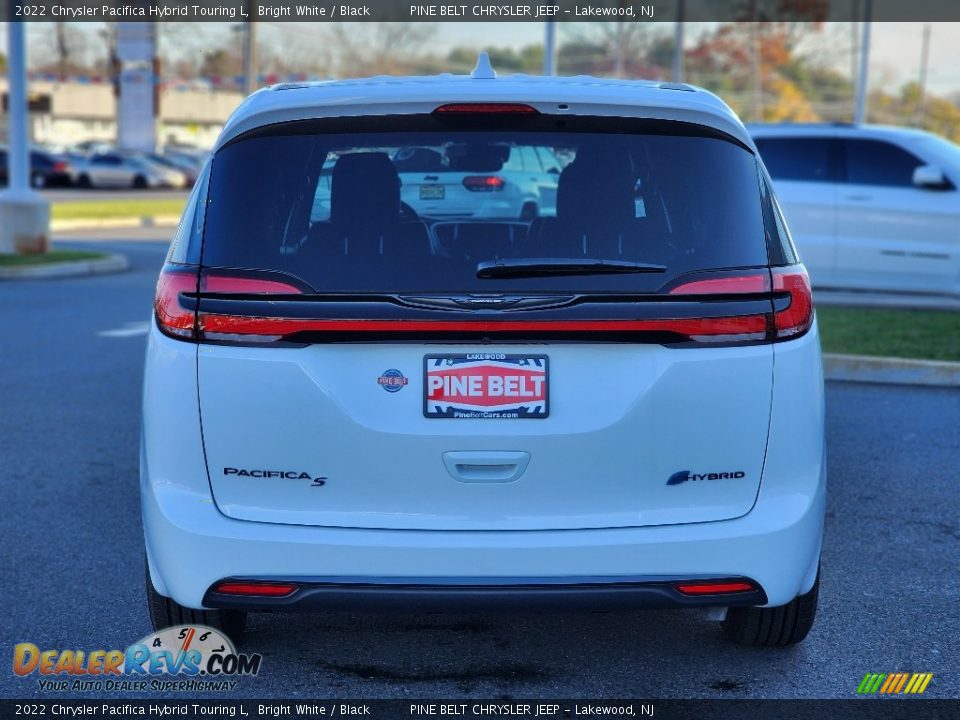 2022 Chrysler Pacifica Hybrid Touring L Bright White / Black Photo #6