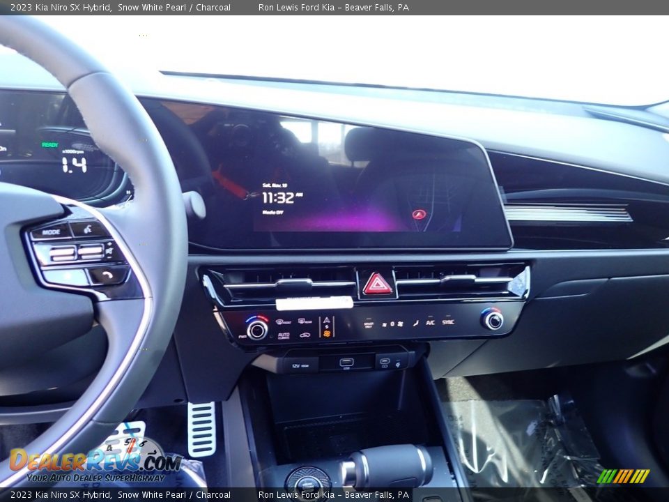 2023 Kia Niro SX Hybrid Snow White Pearl / Charcoal Photo #17