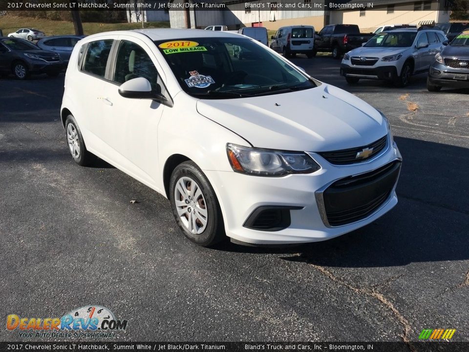 Front 3/4 View of 2017 Chevrolet Sonic LT Hatchback Photo #4