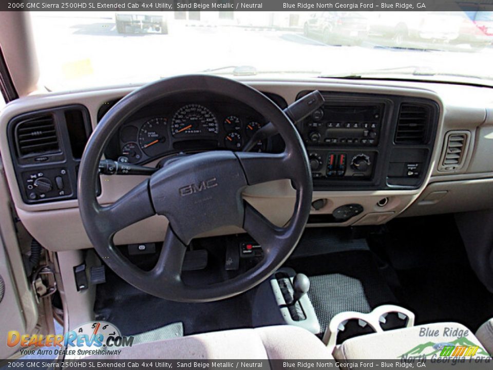 Dashboard of 2006 GMC Sierra 2500HD SL Extended Cab 4x4 Utility Photo #12