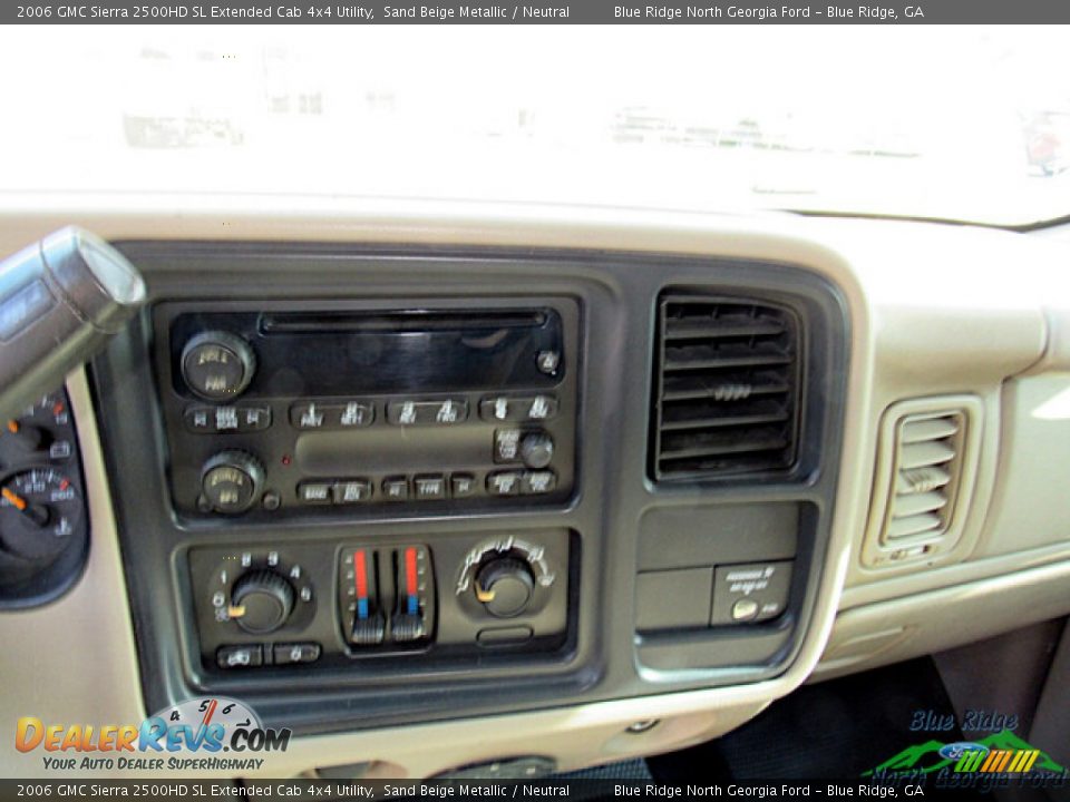 2006 GMC Sierra 2500HD SL Extended Cab 4x4 Utility Sand Beige Metallic / Neutral Photo #13