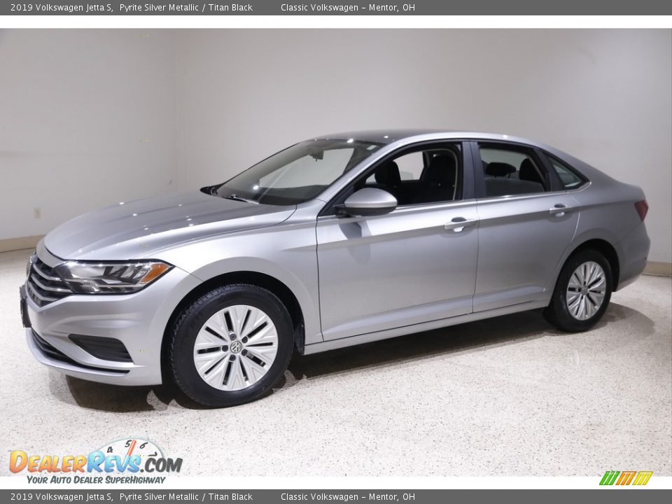 Front 3/4 View of 2019 Volkswagen Jetta S Photo #3