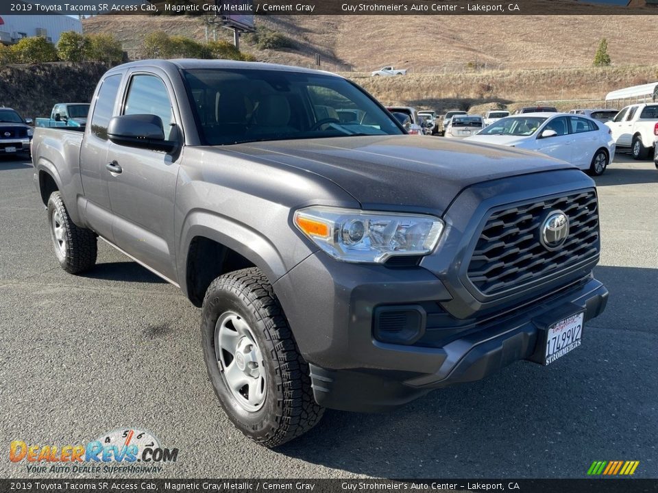 Front 3/4 View of 2019 Toyota Tacoma SR Access Cab Photo #1