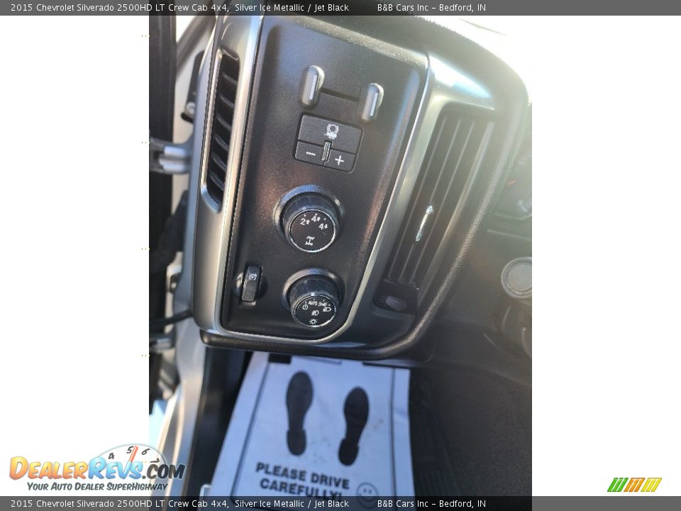 2015 Chevrolet Silverado 2500HD LT Crew Cab 4x4 Silver Ice Metallic / Jet Black Photo #17