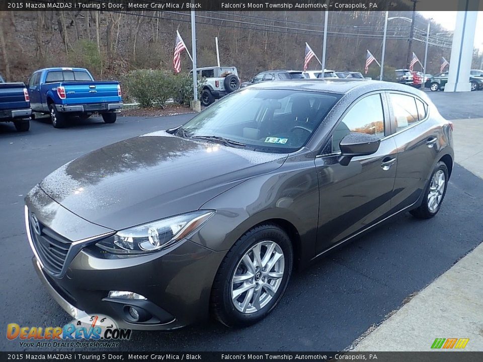 Front 3/4 View of 2015 Mazda MAZDA3 i Touring 5 Door Photo #7