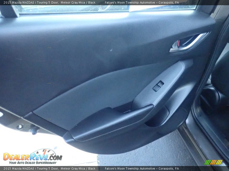 Door Panel of 2015 Mazda MAZDA3 i Touring 5 Door Photo #19