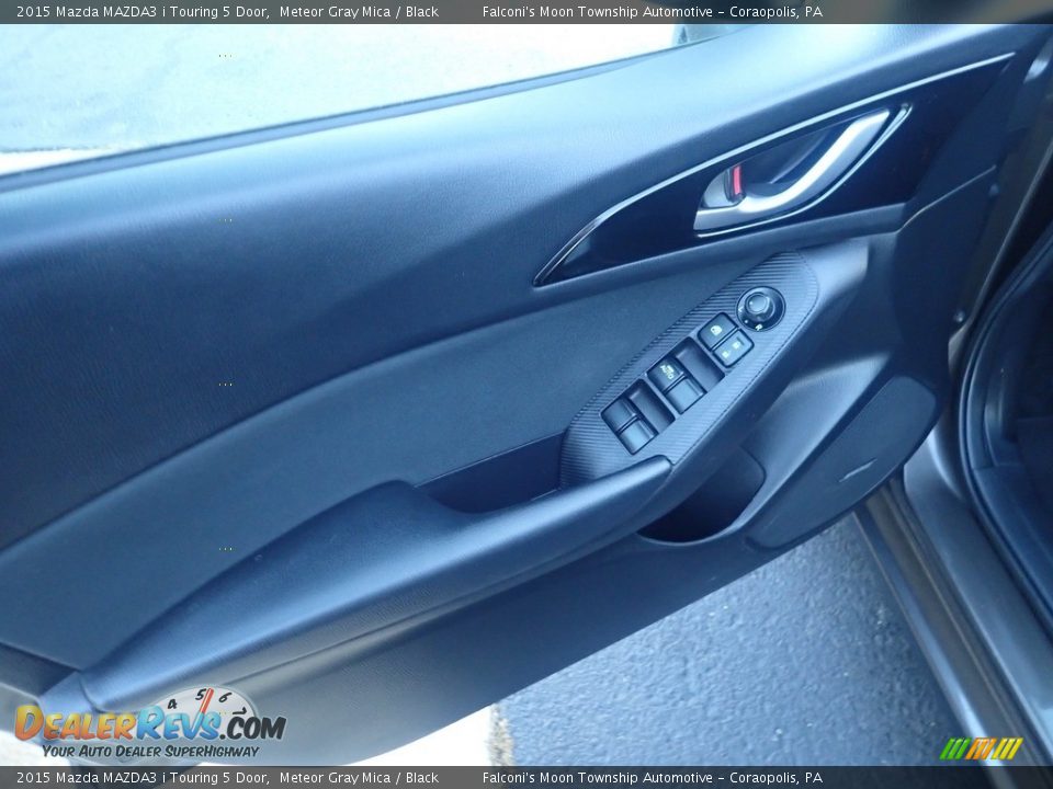 Door Panel of 2015 Mazda MAZDA3 i Touring 5 Door Photo #20