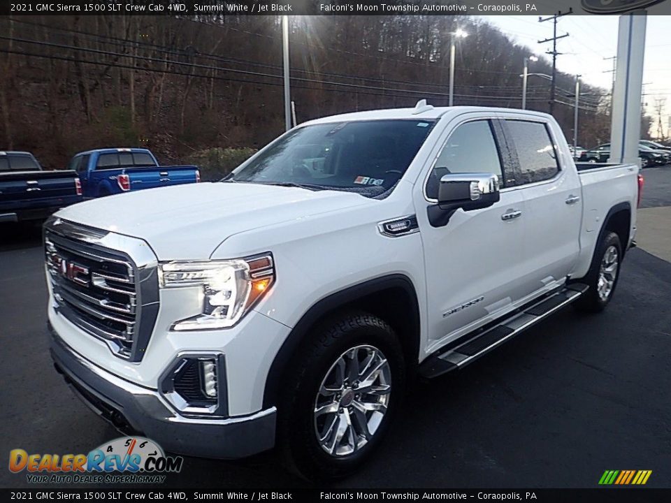 Front 3/4 View of 2021 GMC Sierra 1500 SLT Crew Cab 4WD Photo #6