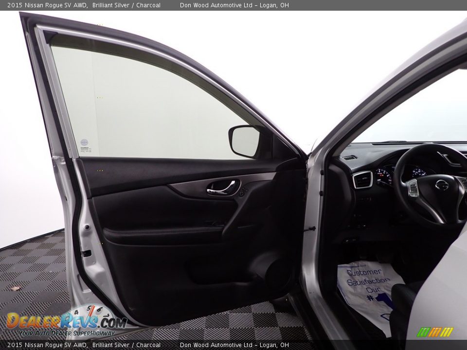 2015 Nissan Rogue SV AWD Brilliant Silver / Charcoal Photo #11