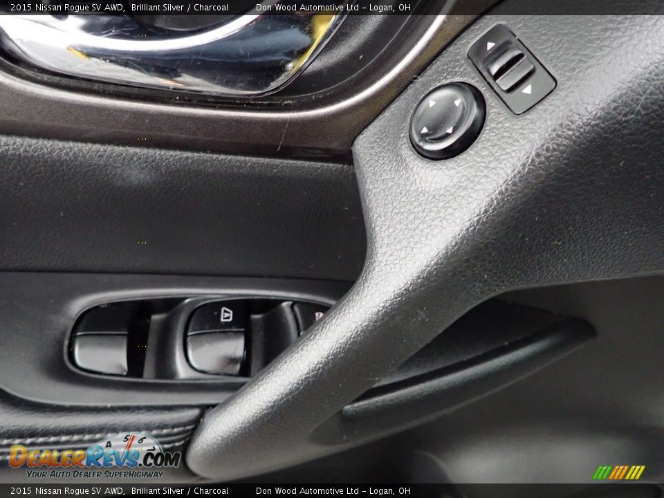 2015 Nissan Rogue SV AWD Brilliant Silver / Charcoal Photo #12