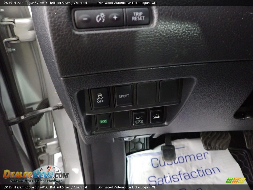 2015 Nissan Rogue SV AWD Brilliant Silver / Charcoal Photo #15