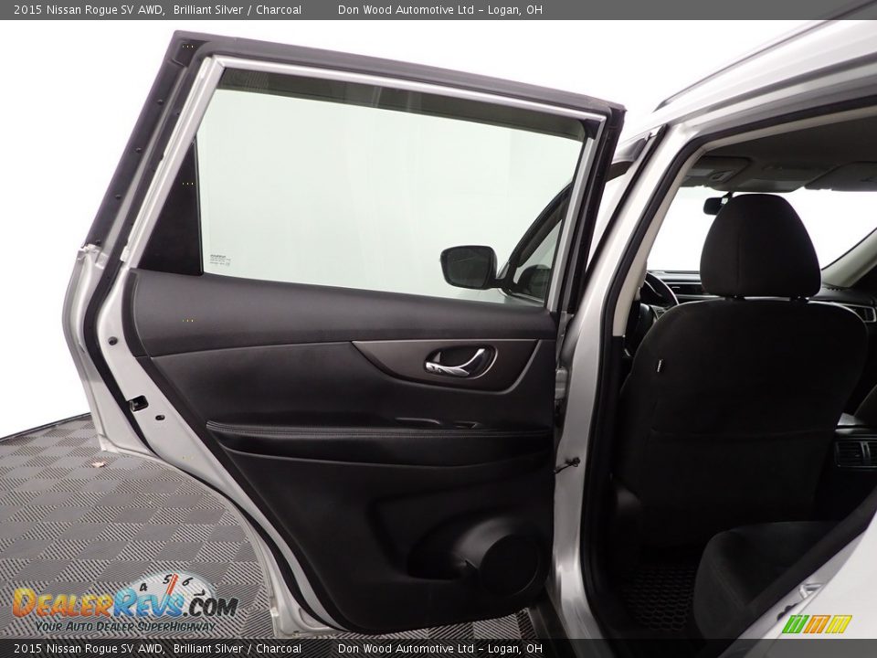 2015 Nissan Rogue SV AWD Brilliant Silver / Charcoal Photo #22