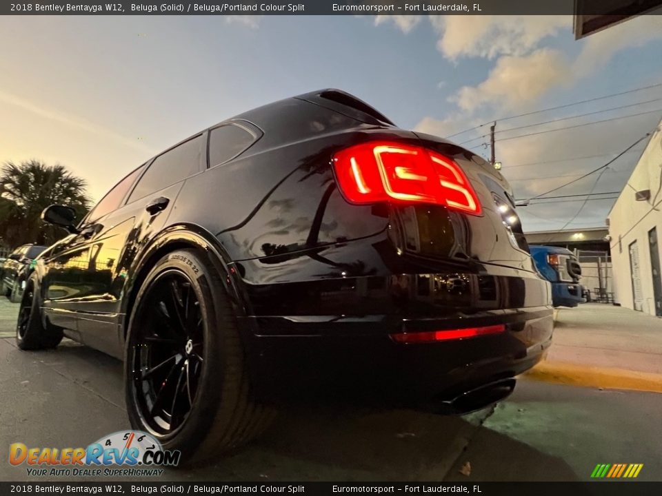 2018 Bentley Bentayga W12 Beluga (Solid) / Beluga/Portland Colour Split Photo #4