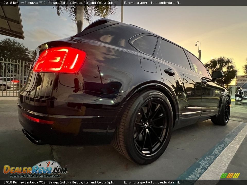 2018 Bentley Bentayga W12 Beluga (Solid) / Beluga/Portland Colour Split Photo #5