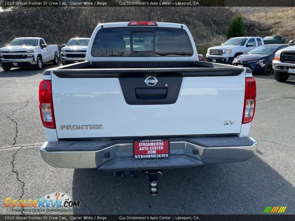 2016 Nissan Frontier SV Crew Cab Glacier White / Beige Photo #5