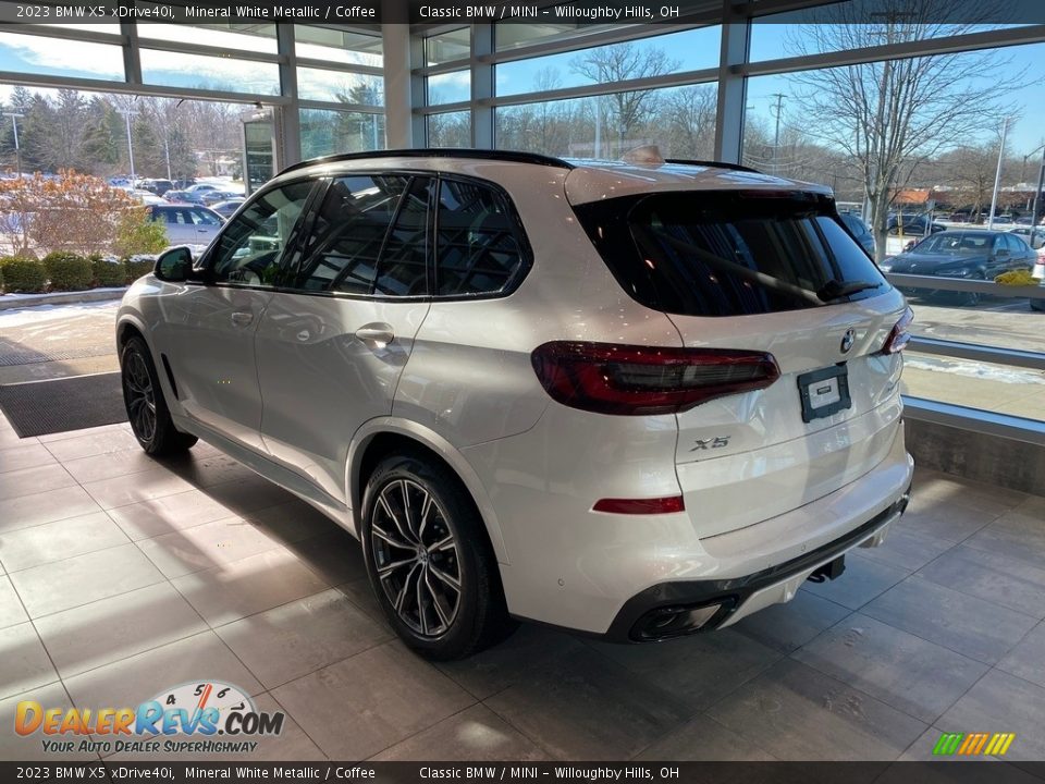 2023 BMW X5 xDrive40i Mineral White Metallic / Coffee Photo #2