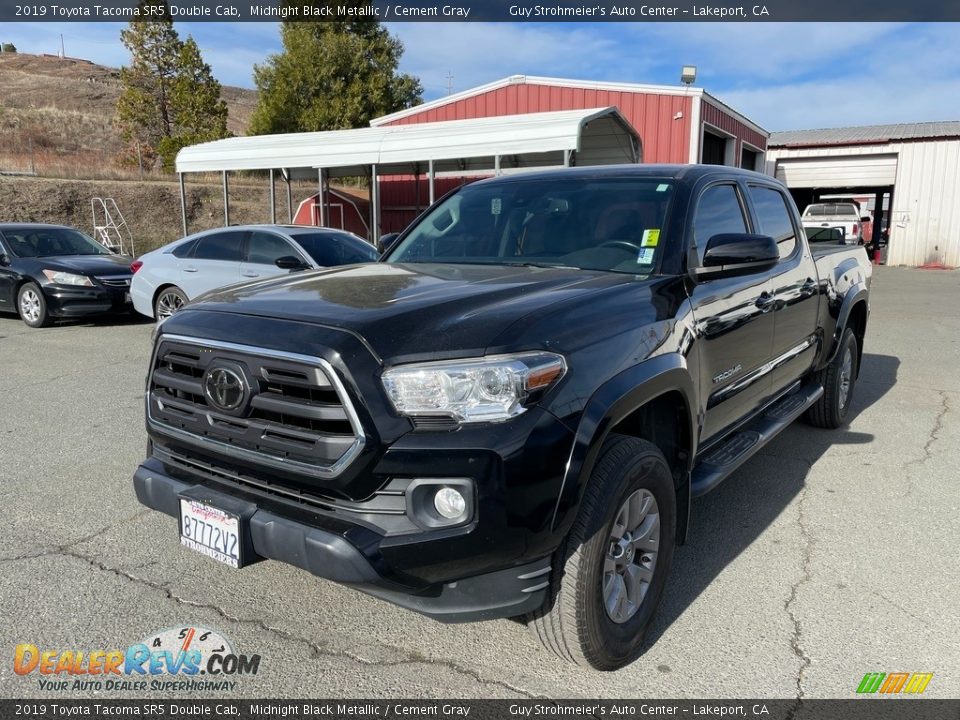 Front 3/4 View of 2019 Toyota Tacoma SR5 Double Cab Photo #2