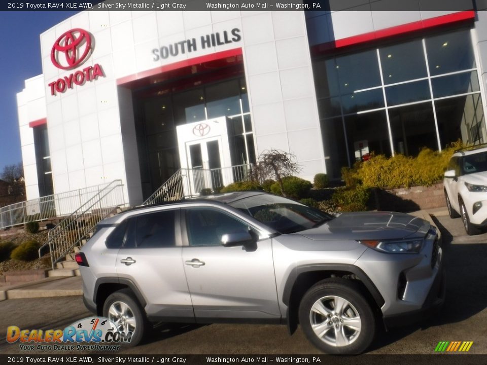 2019 Toyota RAV4 XLE AWD Silver Sky Metallic / Light Gray Photo #2