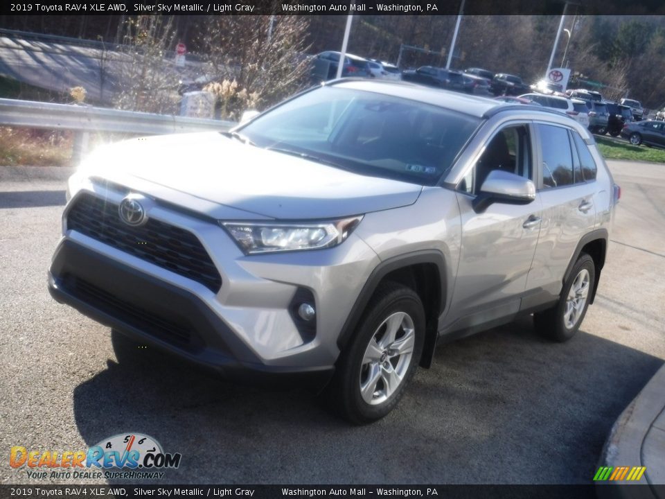 2019 Toyota RAV4 XLE AWD Silver Sky Metallic / Light Gray Photo #13