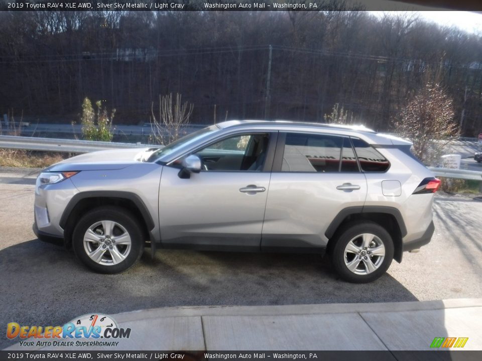 2019 Toyota RAV4 XLE AWD Silver Sky Metallic / Light Gray Photo #14