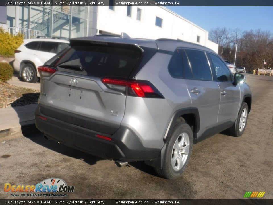 2019 Toyota RAV4 XLE AWD Silver Sky Metallic / Light Gray Photo #17