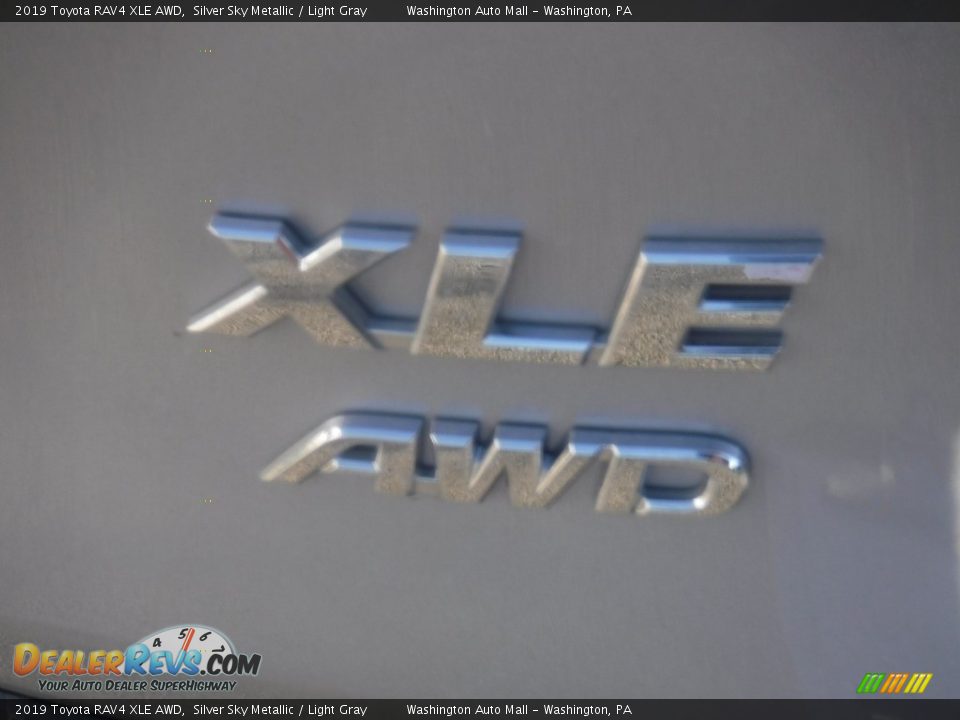2019 Toyota RAV4 XLE AWD Silver Sky Metallic / Light Gray Photo #18