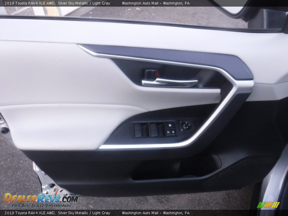 2019 Toyota RAV4 XLE AWD Silver Sky Metallic / Light Gray Photo #19