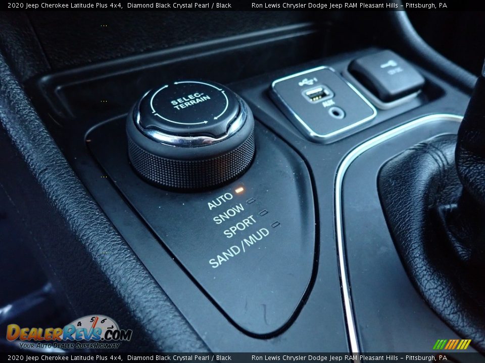 2020 Jeep Cherokee Latitude Plus 4x4 Diamond Black Crystal Pearl / Black Photo #19