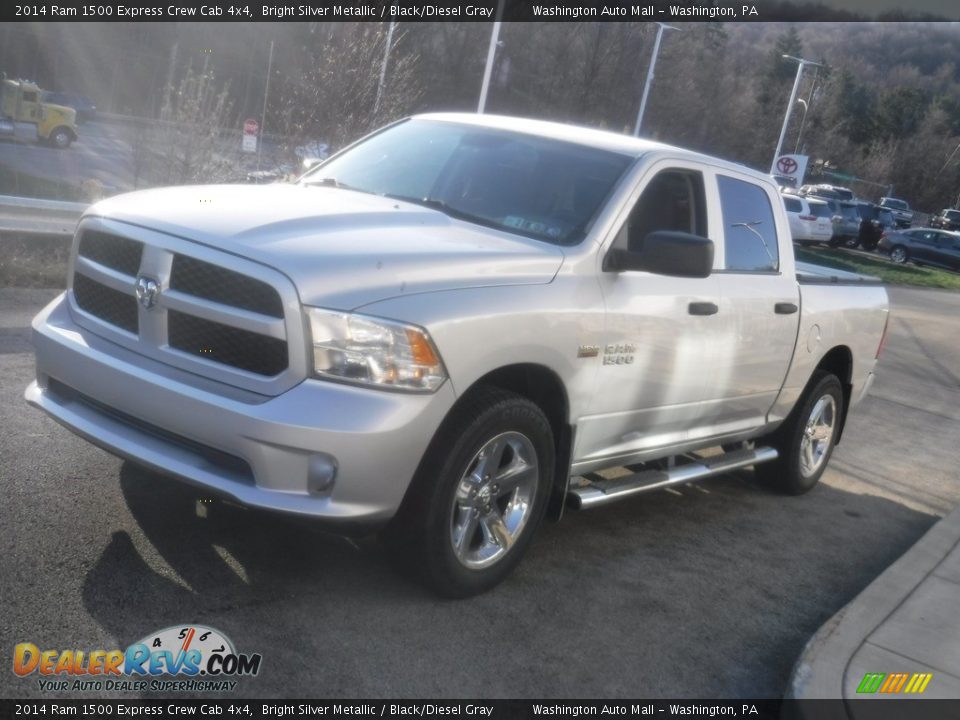 2014 Ram 1500 Express Crew Cab 4x4 Bright Silver Metallic / Black/Diesel Gray Photo #14