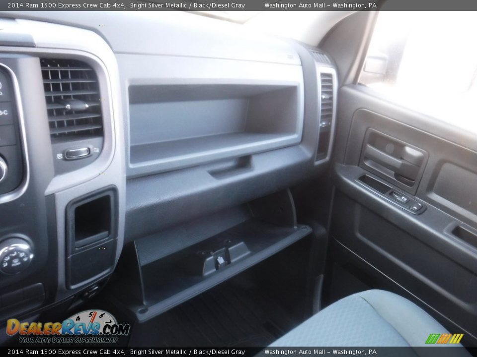 2014 Ram 1500 Express Crew Cab 4x4 Bright Silver Metallic / Black/Diesel Gray Photo #27