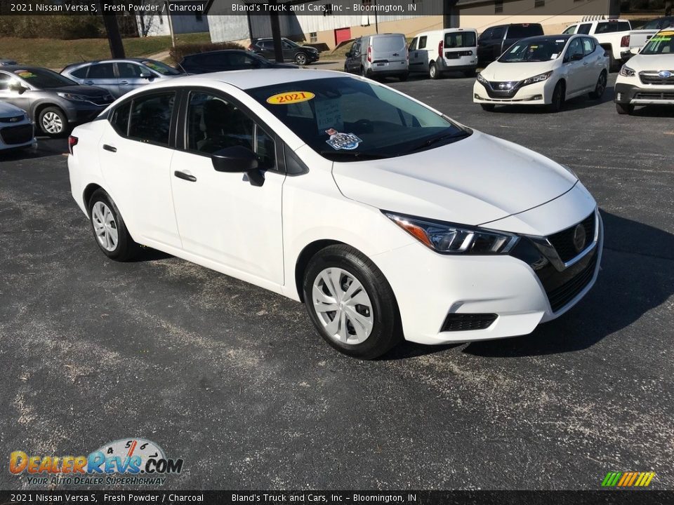 Front 3/4 View of 2021 Nissan Versa S Photo #4