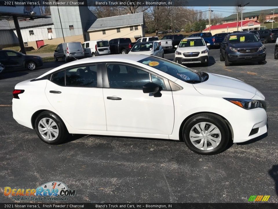 Fresh Powder 2021 Nissan Versa S Photo #5