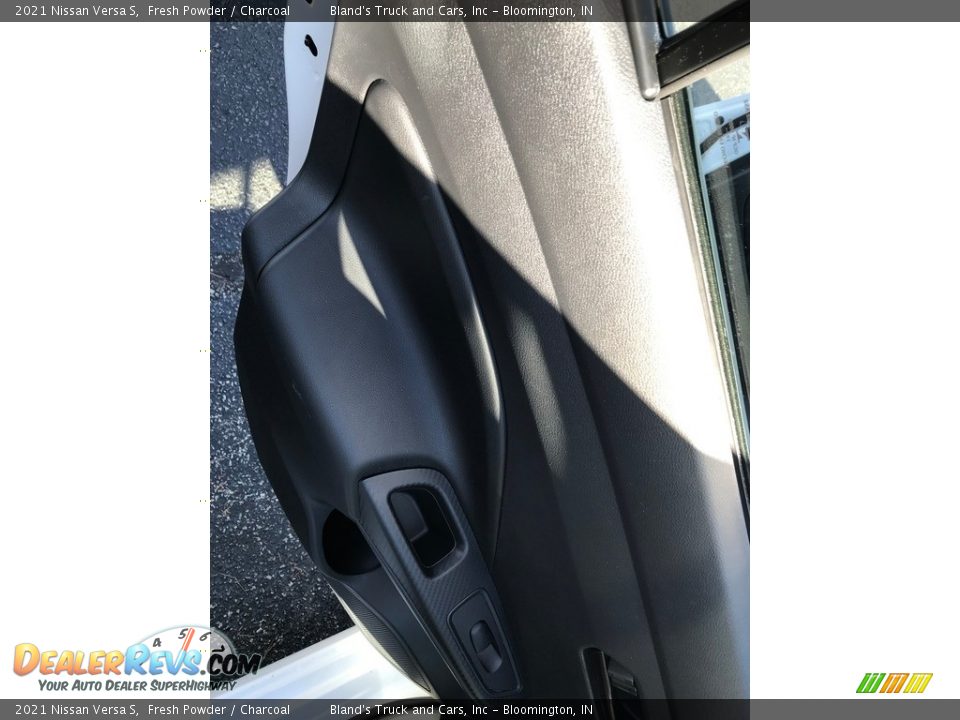 2021 Nissan Versa S Fresh Powder / Charcoal Photo #23