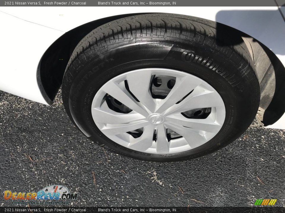 2021 Nissan Versa S Wheel Photo #30