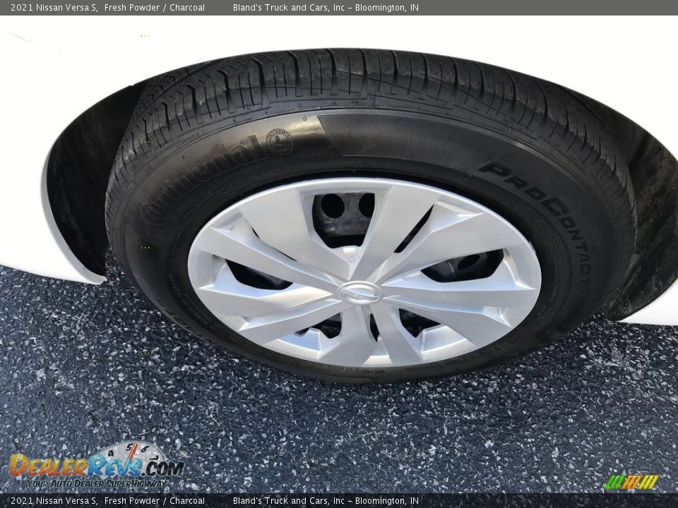 2021 Nissan Versa S Wheel Photo #32