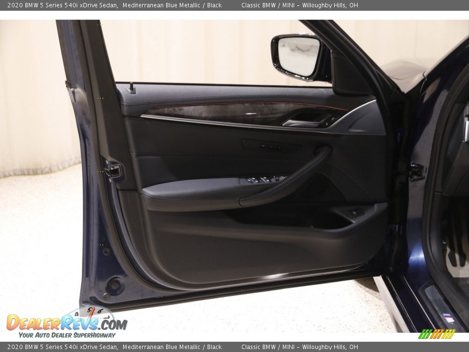Door Panel of 2020 BMW 5 Series 540i xDrive Sedan Photo #4