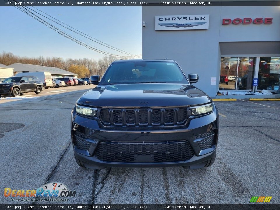 2023 Jeep Grand Cherokee Laredo 4x4 Diamond Black Crystal Pearl / Global Black Photo #2