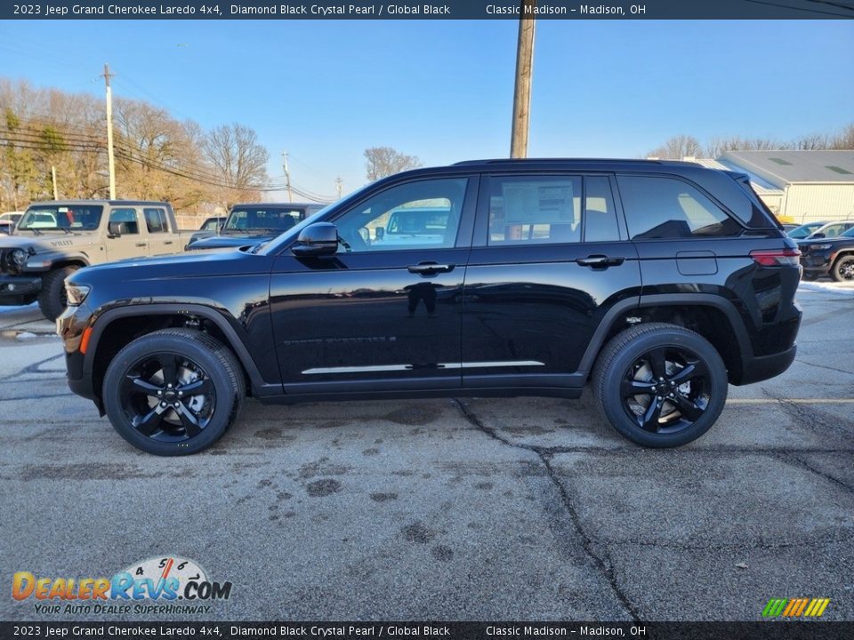 2023 Jeep Grand Cherokee Laredo 4x4 Diamond Black Crystal Pearl / Global Black Photo #3