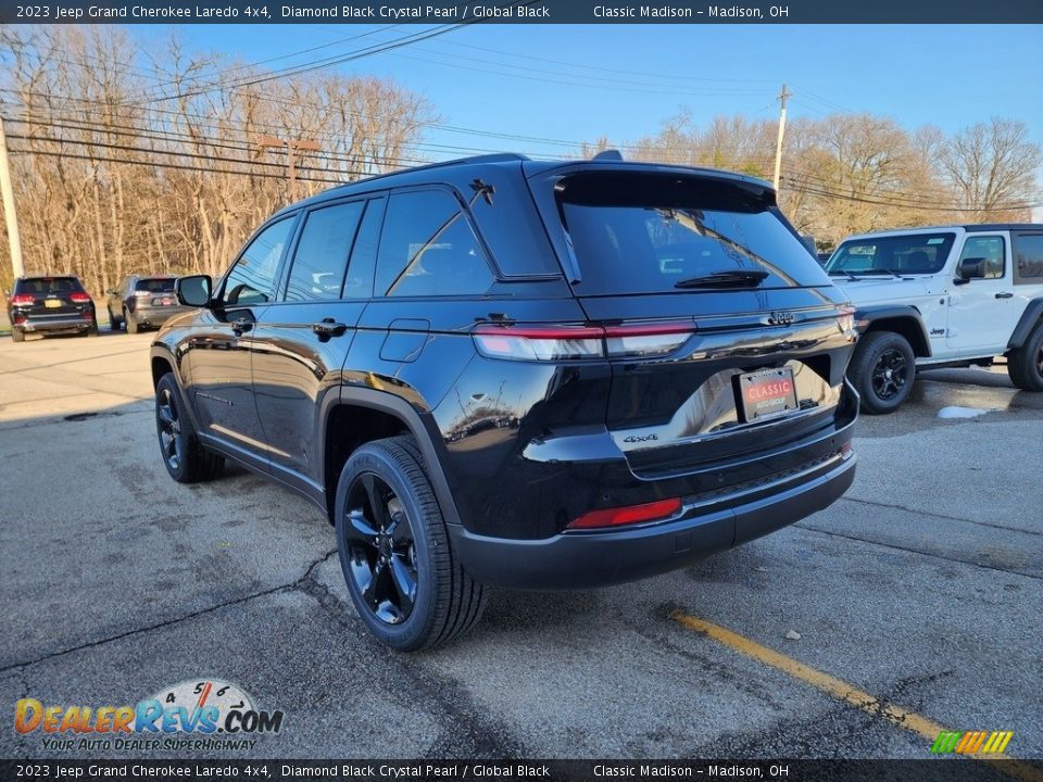 2023 Jeep Grand Cherokee Laredo 4x4 Diamond Black Crystal Pearl / Global Black Photo #4