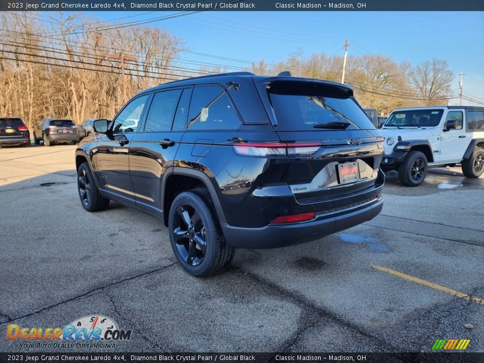 2023 Jeep Grand Cherokee Laredo 4x4 Diamond Black Crystal Pearl / Global Black Photo #3