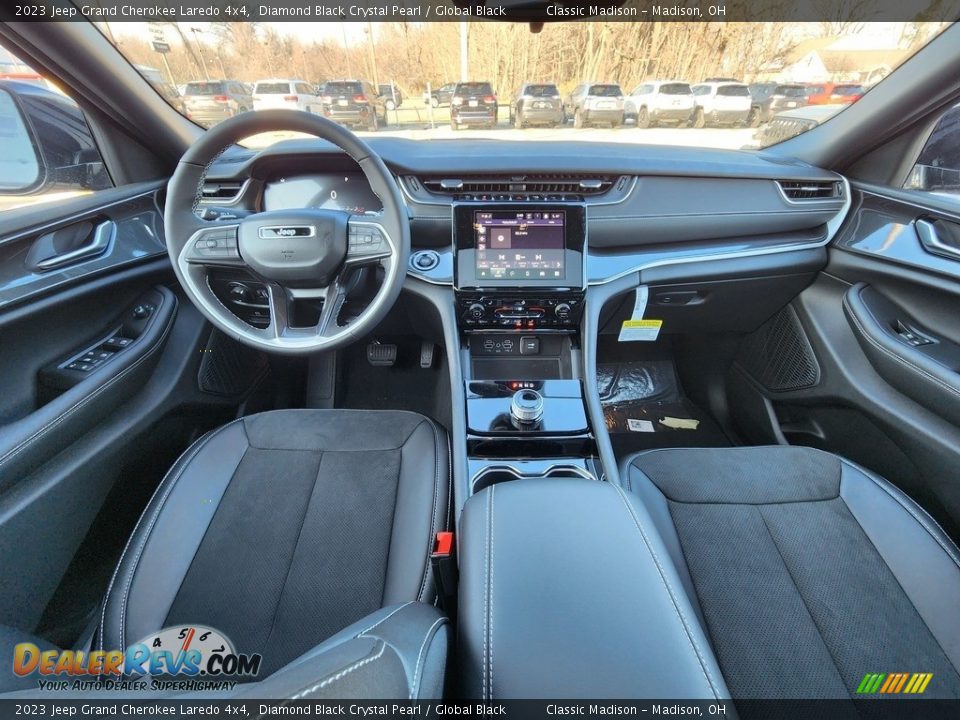2023 Jeep Grand Cherokee Laredo 4x4 Diamond Black Crystal Pearl / Global Black Photo #8