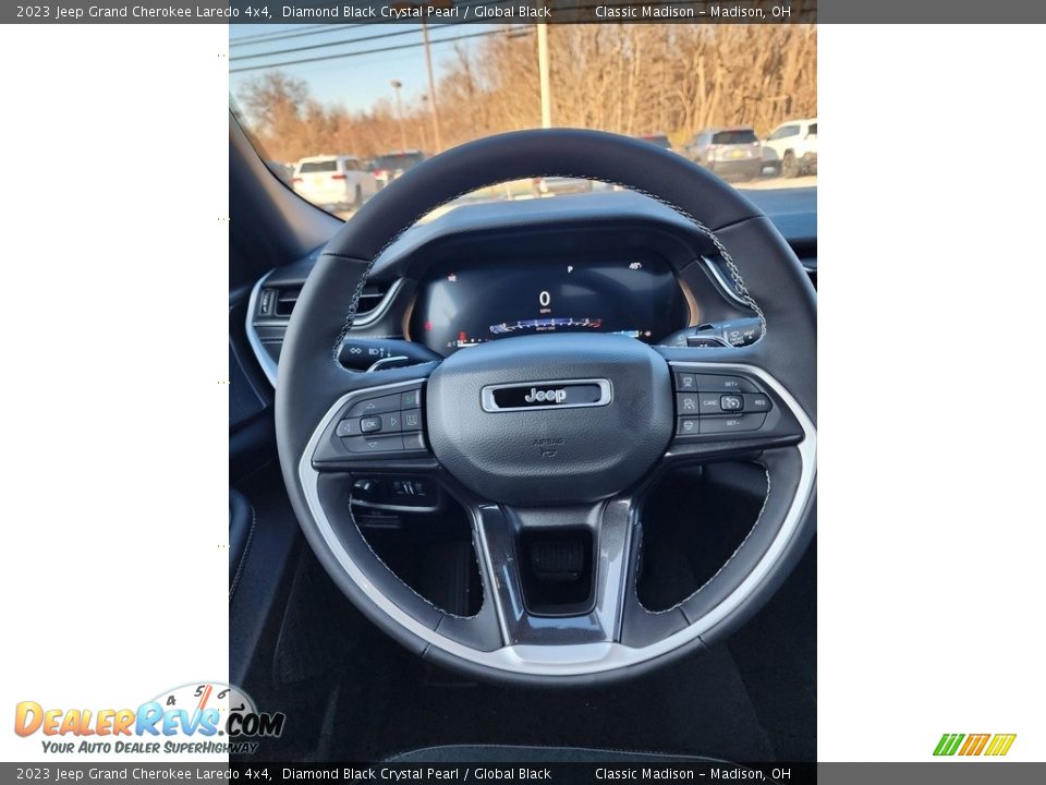 2023 Jeep Grand Cherokee Laredo 4x4 Diamond Black Crystal Pearl / Global Black Photo #9