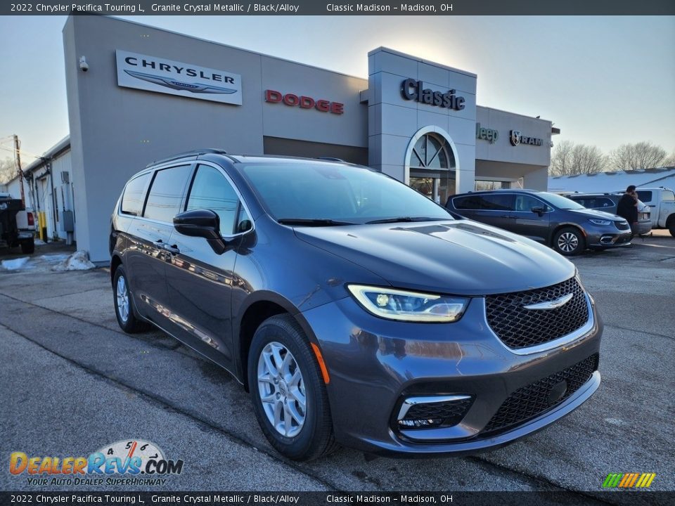 2022 Chrysler Pacifica Touring L Granite Crystal Metallic / Black/Alloy Photo #1