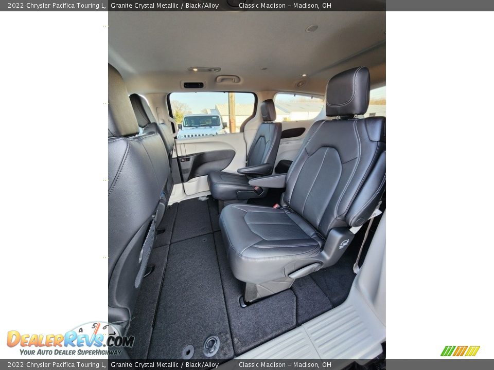 2022 Chrysler Pacifica Touring L Granite Crystal Metallic / Black/Alloy Photo #8